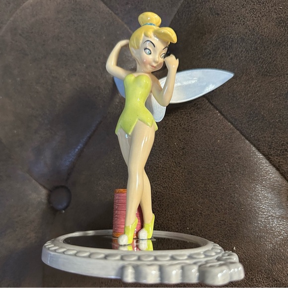 Royal Doulton Disney Showcase
PAN2 "PETER PAN / TINKER BELL" - Picture 3 of 9